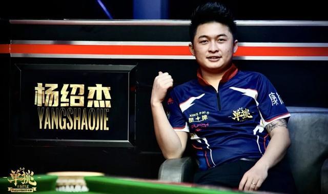 中显得有些 中显得有些